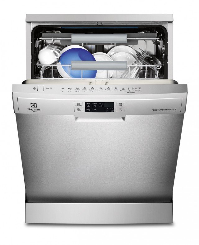 Silenziosa 46 decibel, la lavastoviglie RSF 8530 ROX RealLife® di Electrolux Rex è per 15 coperti. Ha un terzo cestello removibile per contenere posate, coltelli lunghi e tazzine da caffè e supporti per la protezione dei bicchieri più delicati. Con 6 programmi di lavaggio, ha sistema con autoriduzione dei consumi. Misura L 60 x P 61 x H 85 cm. Prezzo 768 euro. www.electrolux-rex.it Silenziosa 46 decibel, la lavastoviglie RSF 8530 ROX RealLife® di Electrolux Rex è per 15 coperti. Ha un terzo cestello removibile per contenere posate, coltelli lunghi e tazzine da caffè e supporti per la protezione dei bicchieri più delicati. Con 6 programmi di lavaggio, ha sistema con autoriduzione dei consumi. Misura L 60 x P 61 x H 85 cm. Prezzo 768 euro. www.electrolux-rex.it