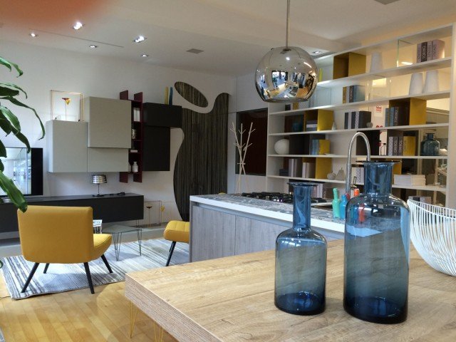 Nel nuovo punto vendita Febal Casa, aperto in partnership con Daniele Arredamenti, è possibile trovare non solo cucine ma anche tante proposte per arredare la zona notte e il living, tra cui la nuova collezione di imbottiti Sofas. www.febalcasa.it Nel nuovo punto vendita Febal Casa, aperto in partnership con Daniele Arredamenti, è possibile trovare non solo cucine ma anche tante proposte per arredare la zona notte e il living, tra cui la nuova collezione di imbottiti Sofas. www.febalcasa.it