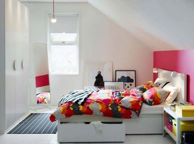 mansarda Letto Malm di Ikea con cassetti estraibili su rotelle. mansarda Letto Malm di Ikea con cassetti estraibili su rotelle.