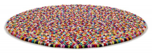 Pinocchio di Hay in vendita su Made in design è un pezzo originale e coloratissimo: è formato da una moltitudine di palline colorate in pura lana fabbricate a mano in Nepal. Misura Ø 90 cm. Prezzo 244 euro. www.madeindesign.it Pinocchio di Hay in vendita su Made in design è un pezzo originale e coloratissimo: è formato da una moltitudine di palline colorate in pura lana fabbricate a mano in Nepal. Misura Ø 90 cm. Prezzo 244 euro. www.madeindesign.it