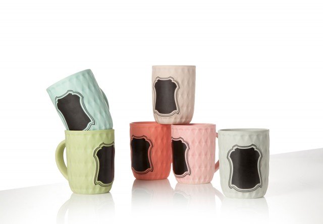 1 Colazione con dedica: sulle mug Tipenso di Brandani, grazie all'inserto in lavagna, è possibile lasciare un dolce messaggio. Prezzo 7 euro. www.brandani.it 1 Colazione con dedica: sulle mug Tipenso di Brandani, grazie all'inserto in lavagna, è possibile lasciare un dolce messaggio. Prezzo 7 euro. www.brandani.it