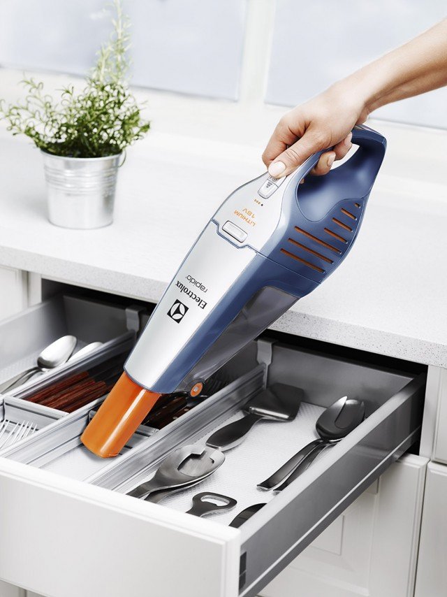 1electrolux-ZB6118-miniaspirapolvere 1electrolux-ZB6118-miniaspirapolvere