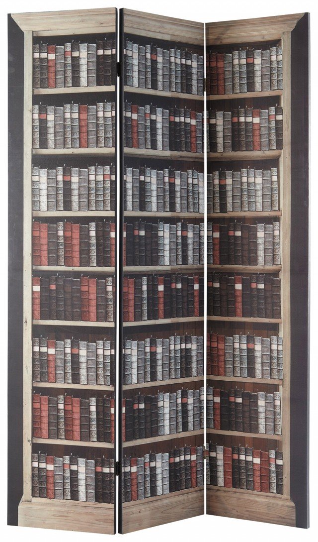 Paravento Shakespeare di Maisons du Monde formato da tre pannelli in legno decorati fronte e retro, da stampa trompe l'oeil su tela. Misura L 120 x P 3 x H 180 cm. Prezzo 75 euro. www.maisonsdumonde.it Paravento Shakespeare di Maisons du Monde formato da tre pannelli in legno decorati fronte e retro, da stampa trompe l'oeil su tela. Misura L 120 x P 3 x H 180 cm. Prezzo 75 euro. www.maisonsdumonde.it