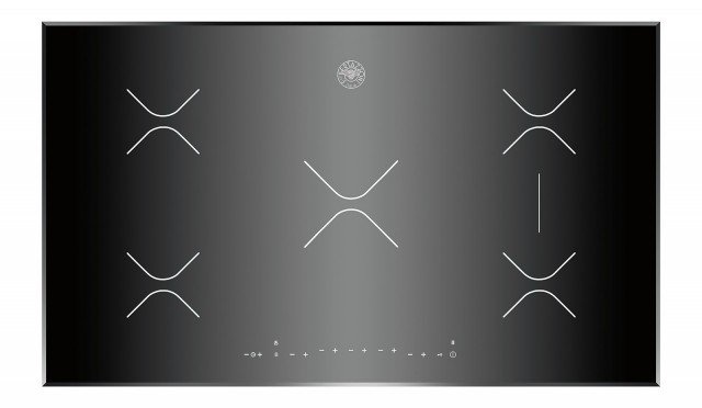 Il piano di cottura P90 5 I NE di Bertazzoni è in vetroceramica e, quindi, resistente all’usura, e molto facile da pulire. E’ dotato di 5 aree, con la più grande posizionata al centro per facilitare la disposizione di grandi pentole e la preparazione di piatti più velocemente e con il minimo dispendio di energia. Largo 90 cm. Prezzo 2.580 euro. www.bertazzoni.com Il piano di cottura P90 5 I NE di Bertazzoni è in vetroceramica e, quindi, resistente all’usura, e molto facile da pulire. E’ dotato di 5 aree, con la più grande posizionata al centro per facilitare la disposizione di grandi pentole e la preparazione di piatti più velocemente e con il minimo dispendio di energia. Largo 90 cm. Prezzo 2.580 euro. www.bertazzoni.com