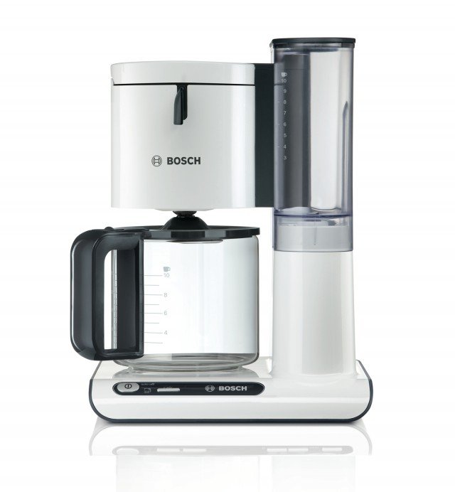 TKA8011 di Bosch ha sistema che mantiene l'aroma del caffè sempre perfetto anche per poche tazze. Per 10/15 tazze grandi/piccole, ha serbatoio dell'acqua trasparente e removibile, con maniglia integrata, sistema antigoccia e spegnimento automatico dopo 2 ore. Prezzo: 99,90 euro. www.bosch.it TKA8011 di Bosch ha sistema che mantiene l'aroma del caffè sempre perfetto anche per poche tazze. Per 10/15 tazze grandi/piccole, ha serbatoio dell'acqua trasparente e removibile, con maniglia integrata, sistema antigoccia e spegnimento automatico dopo 2 ore. Prezzo: 99,90 euro. www.bosch.it