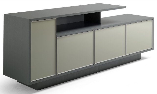 Madia Civic di Doimo Idea con quattro ante laccate opache e vano portaoggetti a giorno. Misura L 220 x P 50 x H 82 cm. Nella versione base prezzo 3.120,76 euro. www.doimoidea.it Madia Civic di Doimo Idea con quattro ante laccate opache e vano portaoggetti a giorno. Misura L 220 x P 50 x H 82 cm. Nella versione base prezzo 3.120,76 euro. www.doimoidea.it