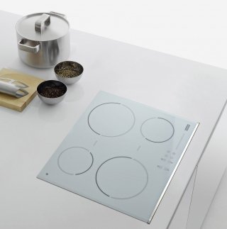 Il piano cottura a induzione FH 604-1E 4I T PWL WH di Franke ha superficie liscia e regolare che agevola la pulizia. Con regolazione progressiva da 1 a 9, ha sistema di sicurezza per bambini. E’ largo 60 cm. Prezzo 1.018 euro. www.franke.it Il piano cottura a induzione FH 604-1E 4I T PWL WH di Franke ha superficie liscia e regolare che agevola la pulizia. Con regolazione progressiva da 1 a 9, ha sistema di sicurezza per bambini. E’ largo 60 cm. Prezzo 1.018 euro. www.franke.it