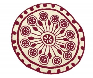 Pura lana della Nuova Zelanda per Rangoli di Nanimarquina in vendita su Tappeti.it; è fatto a mano con tecniche artigianali e è ornato da un motivo stilizzato nei toni del bianco e rosso che ricorda i decori indiani. Misura ø 125 cm. Prezzo 752 euro. www.tappeti.it Pura lana della Nuova Zelanda per Rangoli di Nanimarquina in vendita su Tappeti.it; è fatto a mano con tecniche artigianali e è ornato da un motivo stilizzato nei toni del bianco e rosso che ricorda i decori indiani. Misura ø 125 cm. Prezzo 752 euro. www.tappeti.it