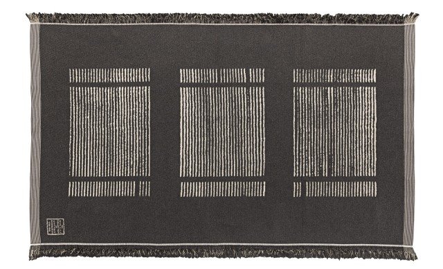 Shangai della Collection of Antique Handblocks di Zucchi è in puro lino tessuto a telaio effetto jacquard con bordi non orlati sfrangiati: aggiunge un raffinato tocco esotico a qualsiasi ambiente. Misura L 165 x P 240 cm. Prezzo 330 euro. www.zucchi.it Shangai della Collection of Antique Handblocks di Zucchi è in puro lino tessuto a telaio effetto jacquard con bordi non orlati sfrangiati: aggiunge un raffinato tocco esotico a qualsiasi ambiente. Misura L 165 x P 240 cm. Prezzo 330 euro. www.zucchi.it