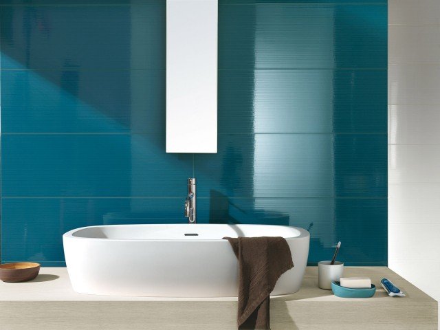 Hanno superficie lucida le piastrelle da parete della collezione Smart di Ragno. Realizzate in monocottura pasta bianca, sono disponibili in sei colori differenti. Con uno spessore di 11,5 mm, misurano L 76 x P 25 cm. Prezzo su richiesta www.ragno.it Hanno superficie lucida le piastrelle da parete della collezione Smart di Ragno. Realizzate in monocottura pasta bianca, sono disponibili in sei colori differenti. Con uno spessore di 11,5 mm, misurano L 76 x P 25 cm. Prezzo su richiesta www.ragno.it