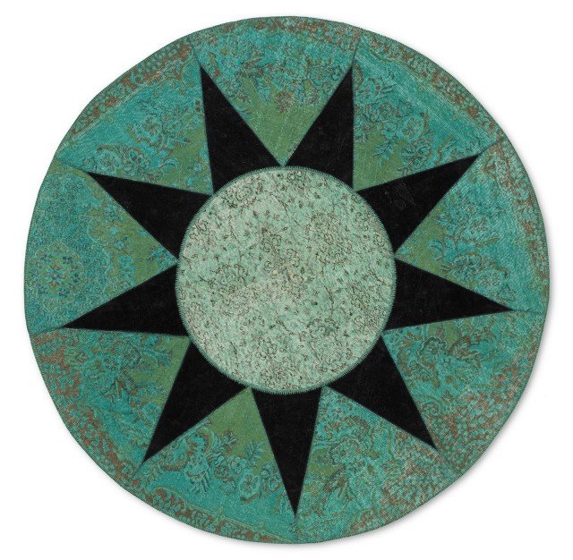 Praticamente un pezzo unico Star di Sitap il modello realizzato unendo parti di vecchi tappeti turchi ricolorati e rasati; è in pura lana ed è impreziosito da una grande stella centrale in una tinta in contrasto. Misura ø 240 cm. Prezzo 2.171,60 euro. www.sitap.it Praticamente un pezzo unico Star di Sitap il modello realizzato unendo parti di vecchi tappeti turchi ricolorati e rasati; è in pura lana ed è impreziosito da una grande stella centrale in una tinta in contrasto. Misura ø 240 cm. Prezzo 2.171,60 euro. www.sitap.it