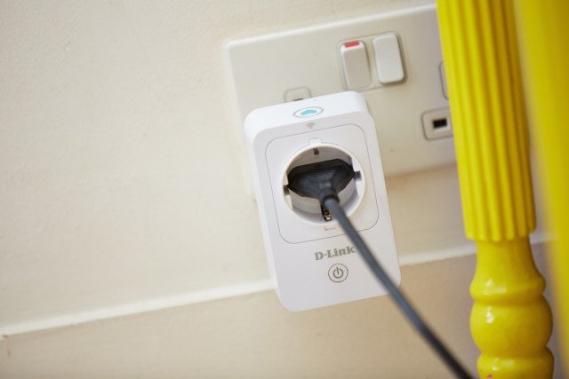 Le <strong>Smart Plug di D-Link</strong> sono prese intelligenti Wi-Fi che possono essere comandate da remoto (tramite un’app), anche quando non si è a casa. <strong>D-Link</strong> offre gratuitamente l<strong>’app mydlink™ Home</strong> per controllare i prodotti dell’omonima gamma: è possibile spegnere e accendere le Smart Plug e di conseguenza le luci o gli elettrodomestici ad esse collegati, impostare regole e orari di funzionamento, vedere quello che le videocamere di sorveglianza inquadrano. www.dlink.com/it Le <strong>Smart Plug di D-Link</strong> sono prese intelligenti Wi-Fi che possono essere comandate da remoto (tramite un’app), anche quando non si è a casa. <strong>D-Link</strong> offre gratuitamente l<strong>’app mydlink™ Home</strong> per controllare i prodotti dell’omonima gamma: è possibile spegnere e accendere le Smart Plug e di conseguenza le luci o gli elettrodomestici ad esse collegati, impostare regole e orari di funzionamento, vedere quello che le videocamere di sorveglianza inquadrano. www.dlink.com/it