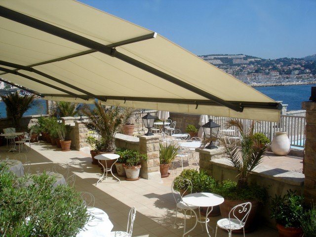 Tenda a braccio, modello R66 Levante di BT Group. btgroup.it Tenda a braccio, modello R66 Levante di BT Group. btgroup.it