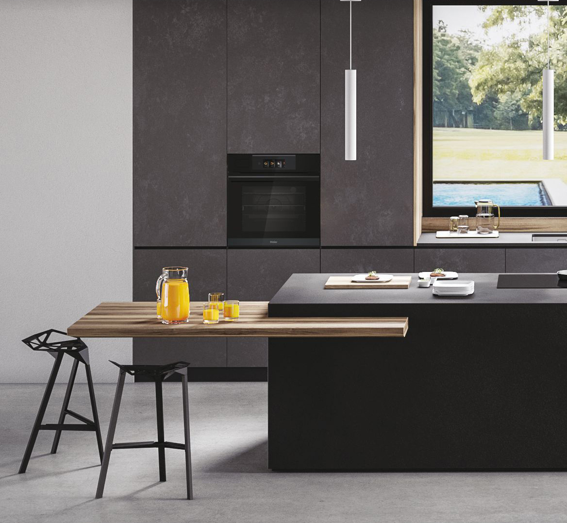 Guidato dall’intelligenza artificiale, il forno I-Touch Serie 6 HWO60SM6TS9BH di Haier è dotato della ventola Climatech, che ha forma particolare e velocità variabile per distribuire in modo ottimale l’aria e il calore durante tutto il processo di cottura. Multifunzione, pirolitico e in classe A+, offre programmi per utilizzare funzioni a vapore e funzioni speciali e ha guide telescopiche per rendere l'estrazione delle teglie molto agevole. Con finitura in acciaio inossidabile scuro ed elegante vetro nero, ha touch screen interattivo. Prezzo: 2.000 euro. www.haier-europe.com Guidato dall’intelligenza artificiale, il forno I-Touch Serie 6 HWO60SM6TS9BH di Haier è dotato della ventola Climatech, che ha forma particolare e velocità variabile per distribuire in modo ottimale l’aria e il calore durante tutto il processo di cottura. Multifunzione, pirolitico e in classe A+, offre programmi per utilizzare funzioni a vapore e funzioni speciali e ha guide telescopiche per rendere l'estrazione delle teglie molto agevole. Con finitura in acciaio inossidabile scuro ed elegante vetro nero, ha touch screen interattivo. Prezzo: 2.000 euro. www.haier-europe.com