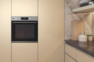 Comodo e versatile e con una cavità extralarge da 71 litri, il forno Elements OMSK58HU1SX di Whirlpool è in grado di garantire ogni tipo di preparazione. È dotato della funzione Steam+, per cuocere a vapore e ha 11 funzioni di cottura automatiche. Grazie alla funzione Cook 3 è possibile cucinare fino a 3 differenti tipologie di pietanze su tre livelli diversi e al termine delle preparazioni la tecnologia a vapore SmartClean pulisce l’interno in modo ecologico e veloce. Prezzo da rivenditore. www.whirlpool.it Comodo e versatile e con una cavità extralarge da 71 litri, il forno Elements OMSK58HU1SX di Whirlpool è in grado di garantire ogni tipo di preparazione. È dotato della funzione Steam+, per cuocere a vapore e ha 11 funzioni di cottura automatiche. Grazie alla funzione Cook 3 è possibile cucinare fino a 3 differenti tipologie di pietanze su tre livelli diversi e al termine delle preparazioni la tecnologia a vapore SmartClean pulisce l’interno in modo ecologico e veloce. Prezzo da rivenditore. www.whirlpool.it