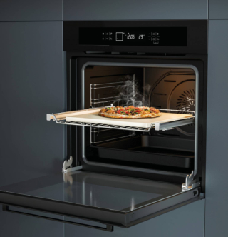 La tecnologia 3D Airmove permette di avere una temperatura omogenea in tutto il vano del forno S5 T di Silverline e cucinare così su 3 livelli contemporaneamente. Capiente 72 litri, è dotato di vetro interno termoriflettente e di sonda che misura la temperatura interna dei cibi. In classe A, ha 14 funzioni, controllo touch e funzione Steam Clean in cui il calore trasforma l’acqua in vapore per ammorbidire i residui di grasso. Prezzo da rivenditore. www.silverline.com La tecnologia 3D Airmove permette di avere una temperatura omogenea in tutto il vano del forno S5 T di Silverline e cucinare così su 3 livelli contemporaneamente. Capiente 72 litri, è dotato di vetro interno termoriflettente e di sonda che misura la temperatura interna dei cibi. In classe A, ha 14 funzioni, controllo touch e funzione Steam Clean in cui il calore trasforma l’acqua in vapore per ammorbidire i residui di grasso. Prezzo da rivenditore. www.silverline.com