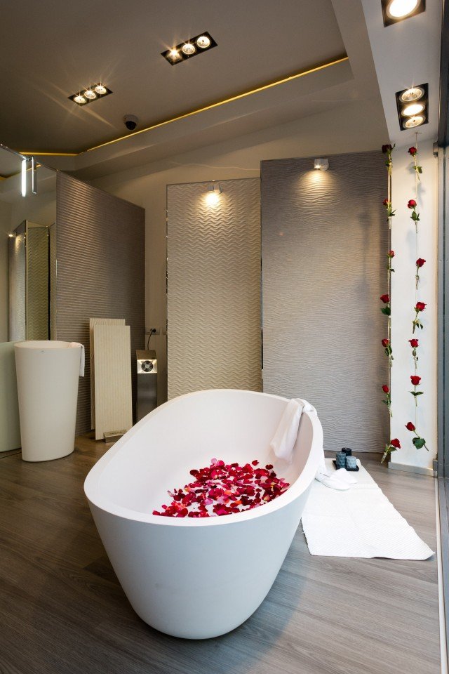 All'interno del punto vendita Porcelanosa di via Marghera a Milano, i clienti possono toccare con mano i rivestimenti e avere una consulenza personalizzata compresa nel prezzo. www.porcelanosa.com/it/ All'interno del punto vendita Porcelanosa di via Marghera a Milano, i clienti possono toccare con mano i rivestimenti e avere una consulenza personalizzata compresa nel prezzo. www.porcelanosa.com/it/