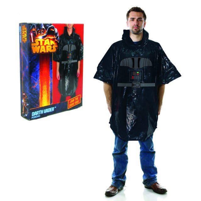 2 Per i travestimenti di grandi e piccini, Poncho Stars Wars di Maiuguali in materiale plastificato. Prezzo 14 euro. www.maiuguali.it 2 Per i travestimenti di grandi e piccini, Poncho Stars Wars di Maiuguali in materiale plastificato. Prezzo 14 euro. www.maiuguali.it