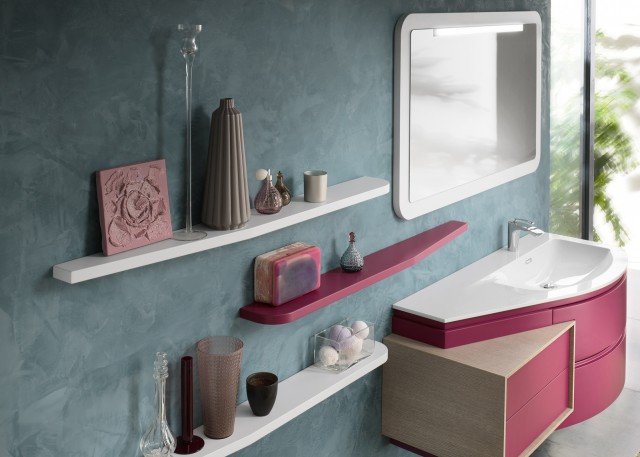 Sono morbide le linee del mobile lavabo Avantgarde di Inda che ospita un vano rettangolare con cassetti e ha piano lavabo integrato in mineralmarmo. In laccato opaco, è disponibile in diverse finiture laccate. Misura L 130 x P 54 x H 51 cm. Prezzo, comprensivo di piano con lavabo, Iva esclusa, 2.600 euro. www.inda.net Sono morbide le linee del mobile lavabo Avantgarde di Inda che ospita un vano rettangolare con cassetti e ha piano lavabo integrato in mineralmarmo. In laccato opaco, è disponibile in diverse finiture laccate. Misura L 130 x P 54 x H 51 cm. Prezzo, comprensivo di piano con lavabo, Iva esclusa, 2.600 euro. www.inda.net