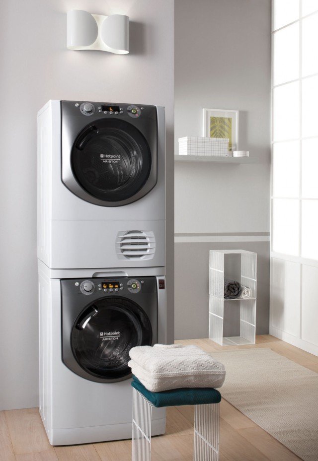 Installabile a colonna sulla lavatrice, l’asciugatrice a condensazione in classe d’efficienza energetica A++ Aqualtis AQC9 2F7 TM di Hotpint Ariston ha capacità di carico di 9 kg e è regolabile su 7 livelli automatici d’asciugatura: umido, stirare, appendere plus, appendere, ripiegare delicati, ripiegare, indossare. I tempi sono regolabili da 40’ a 220’. Misura L 59,5 x P 63 x H 85 cm Prezzo: 899 euro. www.hotpoint-ariston.it Installabile a colonna sulla lavatrice, l’asciugatrice a condensazione in classe d’efficienza energetica A++ Aqualtis AQC9 2F7 TM di Hotpint Ariston ha capacità di carico di 9 kg e è regolabile su 7 livelli automatici d’asciugatura: umido, stirare, appendere plus, appendere, ripiegare delicati, ripiegare, indossare. I tempi sono regolabili da 40’ a 220’. Misura L 59,5 x P 63 x H 85 cm Prezzo: 899 euro. www.hotpoint-ariston.it