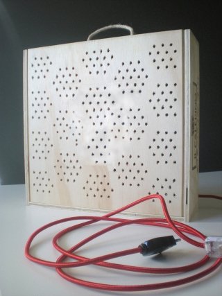 Scegliere la lunghezza del cavo desiderata, quindi montare l’interruttore e la spina.