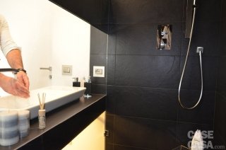 11-foto8_bagno-zona-giorno--(5) 11-foto8_bagno-zona-giorno--(5)