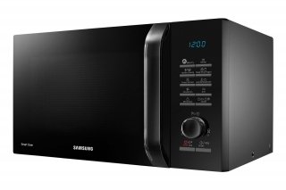 Può sostituire il forno tradizionale, il microonde Smart Oven MC28H5135CK di Samsung che consente di friggere senza olio grazie al sistema Slim Fry che impiega contemporaneamente i 3 sistemi di cottura microonde, grill e ventilato. Ha la funzione Lievitazione, per una più semplice e veloce preparazione di impasti per pizza, pane e biscotti, e quella Fermentation per preparare yogurt fresco. Prezzo 279 euro. www.samsung.it Può sostituire il forno tradizionale, il microonde Smart Oven MC28H5135CK di Samsung che consente di friggere senza olio grazie al sistema Slim Fry che impiega contemporaneamente i 3 sistemi di cottura microonde, grill e ventilato. Ha la funzione Lievitazione, per una più semplice e veloce preparazione di impasti per pizza, pane e biscotti, e quella Fermentation per preparare yogurt fresco. Prezzo 279 euro. www.samsung.it