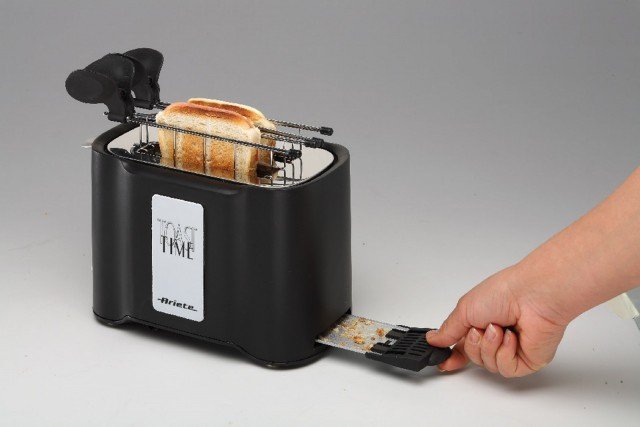 Toast Time Mod. 124 di Ariete ha una pratica funzione di scongelamento, riscaldamento ed espulsione automatica delle fette. Ha potenza di 500 watt, vassoio raccogli briciole estraibile e timer di programmazione. Prezzo 24,90 euro. www.ariete.net Toast Time Mod. 124 di Ariete ha una pratica funzione di scongelamento, riscaldamento ed espulsione automatica delle fette. Ha potenza di 500 watt, vassoio raccogli briciole estraibile e timer di programmazione. Prezzo 24,90 euro. www.ariete.net