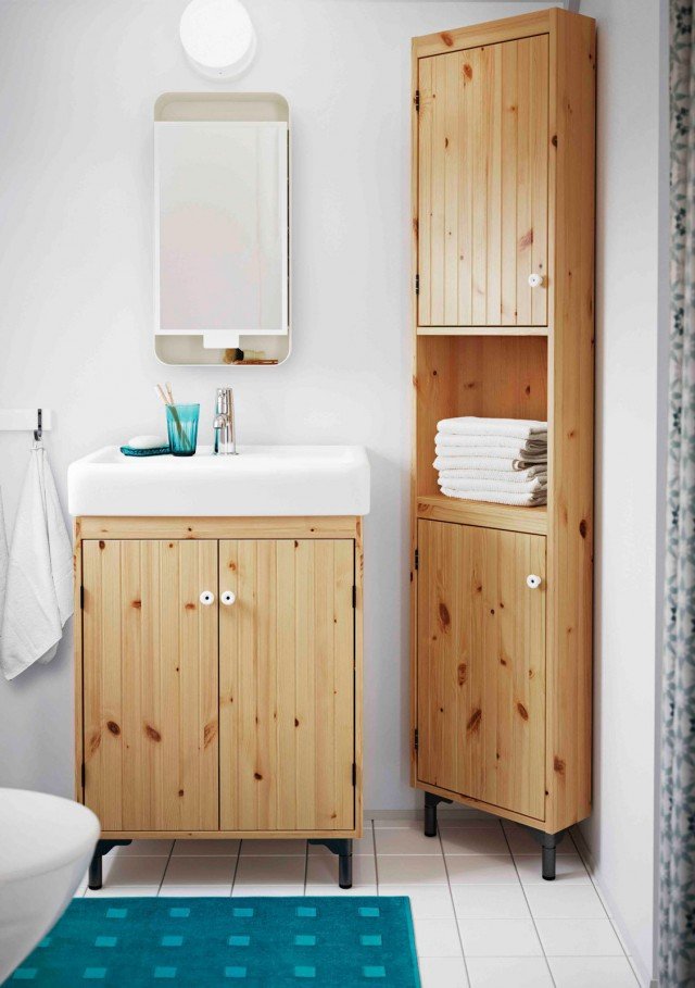 mobile lavabo a due ante SILVERÅN HAMNVIKEN di Ikea con venature e nodi di pino massiccio mobile lavabo a due ante SILVERÅN HAMNVIKEN di Ikea con venature e nodi di pino massiccio