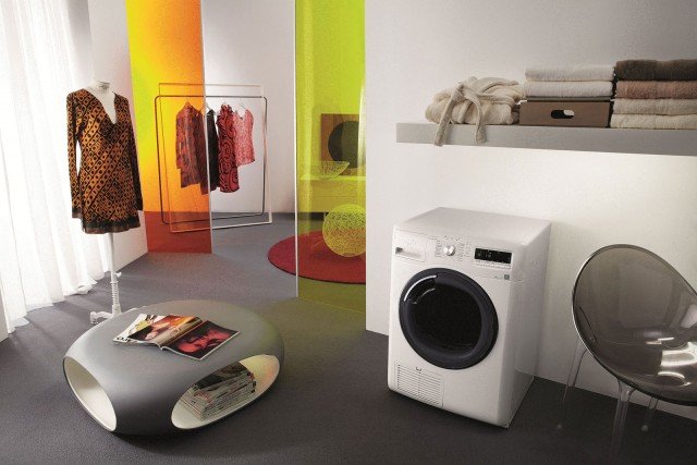 6° Senso Infinite Care AZA HP 9150W di Whirlpool asciuga in modo uniforme 4 maglioni di lana in un’ora e è dotata di sensore che riconosce il carico, adatta il movimento del cestello e rileva automaticamente la temperatura ed il livello di umidità, definendo così il tempo del ciclo di asciugatura. In classe A++, ha capacità di 9 kg. Misura L 60 x P 62 x H 85 cm. Prezzo: 1.099 euro. www.whirlpool.it 6° Senso Infinite Care AZA HP 9150W di Whirlpool asciuga in modo uniforme 4 maglioni di lana in un’ora e è dotata di sensore che riconosce il carico, adatta il movimento del cestello e rileva automaticamente la temperatura ed il livello di umidità, definendo così il tempo del ciclo di asciugatura. In classe A++, ha capacità di 9 kg. Misura L 60 x P 62 x H 85 cm. Prezzo: 1.099 euro. www.whirlpool.it