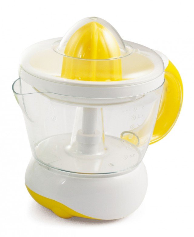 Studiato per spremere direttamente nel bicchiere senza sporcare grazie al beccuccio salvagoccia, lo spremiagrumi di Kooper ha doppio cono e contenitore trasparente da 1,2 litri. E’ disponibile nei colori giallo e verde. Prezzo 11,99 euro. www.galileospa.com Studiato per spremere direttamente nel bicchiere senza sporcare grazie al beccuccio salvagoccia, lo spremiagrumi di Kooper ha doppio cono e contenitore trasparente da 1,2 litri. E’ disponibile nei colori giallo e verde. Prezzo 11,99 euro. www.galileospa.com