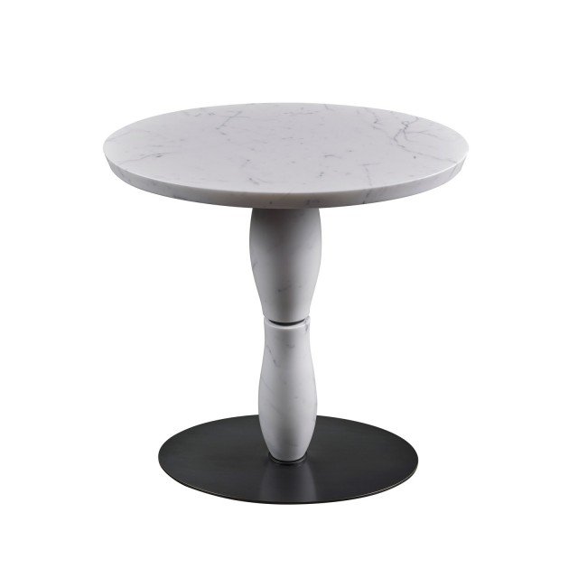 Mediterranée di Promemoria è un tavolino con il piano in pregiato marmo Bianco di Carrara sostenuto da una gamba centrale scultorea che poggia su una base in bronzo scuro: un pezzo prezioso dal fascino intramontabile. Misura L 60 x P 45 x H 60 cm. www.promemoria.com Mediterranée di Promemoria è un tavolino con il piano in pregiato marmo Bianco di Carrara sostenuto da una gamba centrale scultorea che poggia su una base in bronzo scuro: un pezzo prezioso dal fascino intramontabile. Misura L 60 x P 45 x H 60 cm. www.promemoria.com