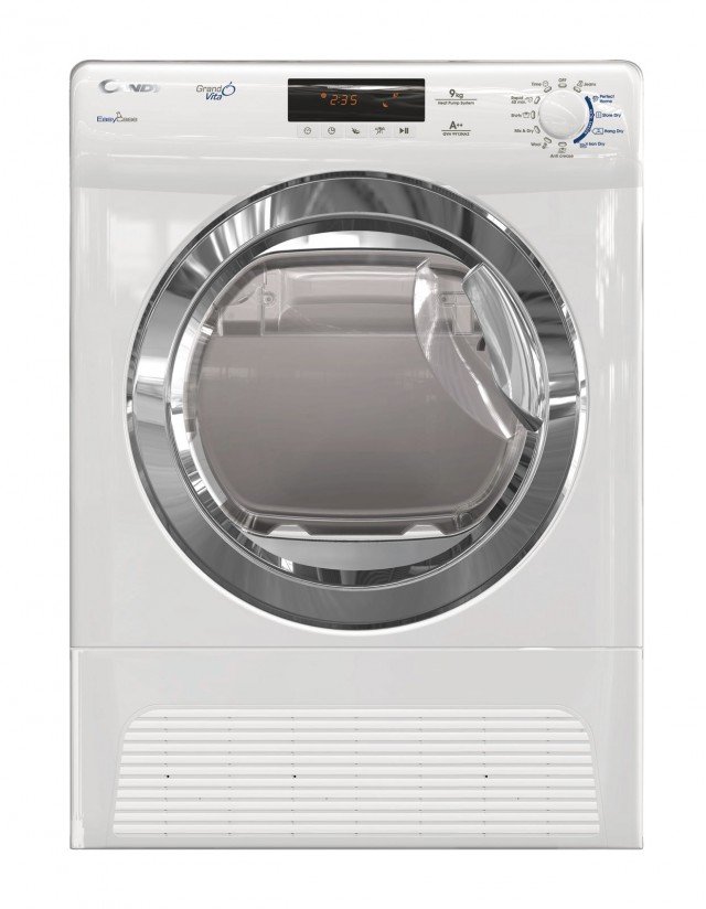 L’asciugabiancheria GrandÓvita GVH 9913NA2-S di Candy è dotata del sistema a pompa di calore che riduce i consumi fino a oltre il 50%, garantendo comunque un’asciugatura ottimale dei capi a temperature più basse rispetto ai sistemi tradizionali a resistenza elettrica. Capace di asciugare fino a 9 kg di bucato è in classe A++. Ha contenitore integrato nell’oblò per raccogliere fino a 5 litri di acqua di condensa. Misura L 59,5 x P 61 x H 85 cm. Prezzo: 749 euro. www.candy.it L’asciugabiancheria GrandÓvita GVH 9913NA2-S di Candy è dotata del sistema a pompa di calore che riduce i consumi fino a oltre il 50%, garantendo comunque un’asciugatura ottimale dei capi a temperature più basse rispetto ai sistemi tradizionali a resistenza elettrica. Capace di asciugare fino a 9 kg di bucato è in classe A++. Ha contenitore integrato nell’oblò per raccogliere fino a 5 litri di acqua di condensa. Misura L 59,5 x P 61 x H 85 cm. Prezzo: 749 euro. www.candy.it
