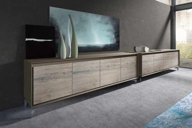 Neck di Presotto ha le ante squadrate in legno massello finitura timewood, ma è disponibile anche nella versione laccato opaco in trentaquattro colori. L’assenza di maniglie permette di godere della venatura del legno; inoltre la linea essenziale della madia consente di accostarla sia ad arredi classici sia contemporanei. www.presotto.it Neck di Presotto ha le ante squadrate in legno massello finitura timewood, ma è disponibile anche nella versione laccato opaco in trentaquattro colori. L’assenza di maniglie permette di godere della venatura del legno; inoltre la linea essenziale della madia consente di accostarla sia ad arredi classici sia contemporanei. www.presotto.it