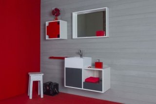 Ripiani e ante del mobile lavabo della collezione PicNic di Regia colore rosso Ripiani e ante del mobile lavabo della collezione PicNic di Regia colore rosso