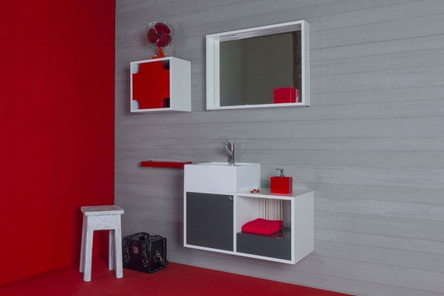 Ripiani e ante del mobile lavabo della collezione PicNic di Regia colore rosso Ripiani e ante del mobile lavabo della collezione PicNic di Regia colore rosso