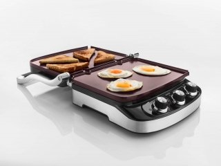 Una volta aperta, la superficie di cottura della piastra CGH 902 di Dè Longhi raddoppia. Ha potenza di 1.500 watt e è regolabile su due differenti posizioni di cottura: a contatto per grigliare velocemente o barbecue per cucinare carne e pesce. Prezzo 120 euro. www.delonghi.com Una volta aperta, la superficie di cottura della piastra CGH 902 di Dè Longhi raddoppia. Ha potenza di 1.500 watt e è regolabile su due differenti posizioni di cottura: a contatto per grigliare velocemente o barbecue per cucinare carne e pesce. Prezzo 120 euro. www.delonghi.com