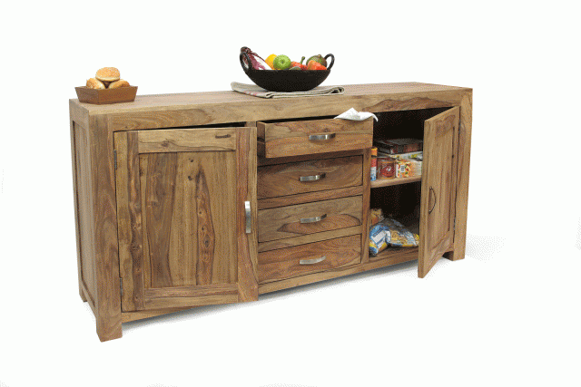 Legno di shisham naturale per la credenza Art. B391 di Novità Home: ha un aspetto piacevolmente rustico che permette di inserirla accanto a mobili dal design contemporaneo; i quattro cassetti centrali permettono di riporre tutto in perfetto ordine. Misura L 175 x P 46 x H 85 cm. Prezzo 1.125 euro. www.novitahome.com Legno di shisham naturale per la credenza Art. B391 di Novità Home: ha un aspetto piacevolmente rustico che permette di inserirla accanto a mobili dal design contemporaneo; i quattro cassetti centrali permettono di riporre tutto in perfetto ordine. Misura L 175 x P 46 x H 85 cm. Prezzo 1.125 euro. www.novitahome.com