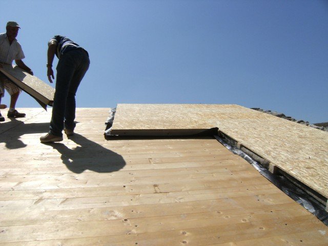 Nella foto isolamento di un tetto con pannelli Edimare, che hanno ottenuto la certificazione etica ambientale Anab Icea. http://www.edilana.com/ Nella foto isolamento di un tetto con pannelli Edimare, che hanno ottenuto la certificazione etica ambientale Anab Icea. http://www.edilana.com/