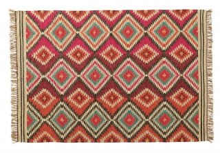 Effetto multicolore per Acapulco di Maisons du monde, il modello con un piacevole decoro geometrico nelle tonalità accese del rosa e dell’arancione. Misura L 160 x P 230 cm. Prezzo 229,90 euro. www.maisonsdumonde.com Effetto multicolore per Acapulco di Maisons du monde, il modello con un piacevole decoro geometrico nelle tonalità accese del rosa e dell’arancione. Misura L 160 x P 230 cm. Prezzo 229,90 euro. www.maisonsdumonde.com