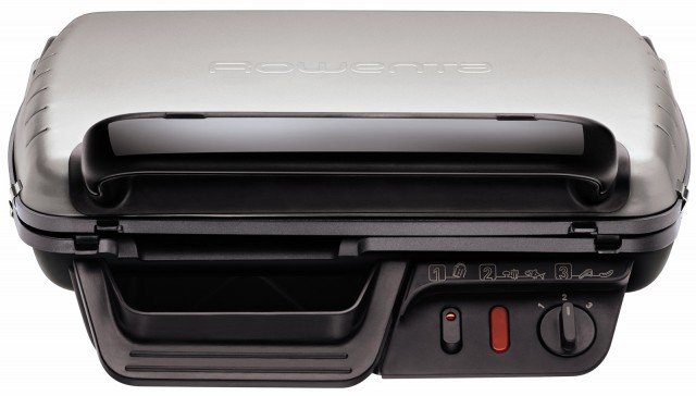 La bistecchiera XL800 di Rowenta ha potenza di 2.400 watt, è regolabile su posizione barbecue e tostiera, ha piastre rimovibili e lavabili in lavastoviglie, vaschette raccolta grassi e termostato regolabile. Prezzo 137,90 euro. www.rowenta.it La bistecchiera XL800 di Rowenta ha potenza di 2.400 watt, è regolabile su posizione barbecue e tostiera, ha piastre rimovibili e lavabili in lavastoviglie, vaschette raccolta grassi e termostato regolabile. Prezzo 137,90 euro. www.rowenta.it