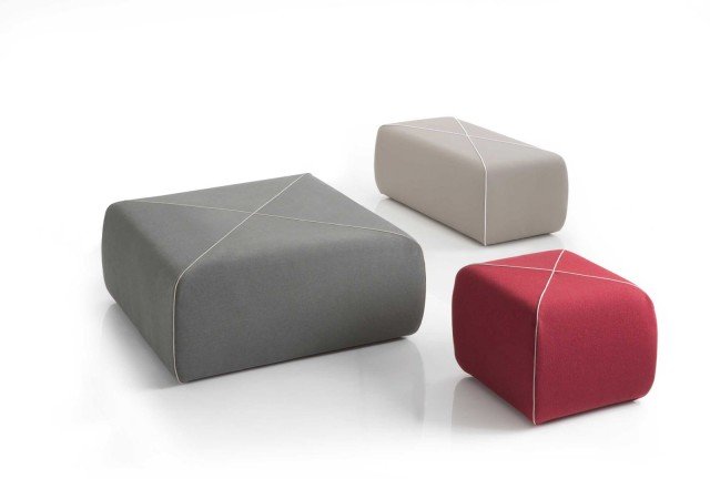 Crossed di B-Line è un pouff squadrato proposto nella nuova versione extra large: quasi un metro quadrato di comfort! É rivestito in tessuto grigio perla con una cucitura a X in contrasto, ma è disponibile in altri formati e colori. www.b-line.it Crossed di B-Line è un pouff squadrato proposto nella nuova versione extra large: quasi un metro quadrato di comfort! É rivestito in tessuto grigio perla con una cucitura a X in contrasto, ma è disponibile in altri formati e colori. www.b-line.it