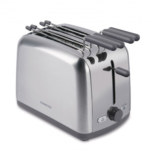 Completo di pinza per 2 fette per toast e sandwich, in filo di acciaio e con impugnature termoisolanti, il tostapane TTM430 di Kenwood ha potenza di 900 watt, impostazione di doratura regolabile fino a 10 livelli e pulsante per selezionare la tostatura di un solo lato. Prezzo 50 euro. www.kenwoodworld.com Completo di pinza per 2 fette per toast e sandwich, in filo di acciaio e con impugnature termoisolanti, il tostapane TTM430 di Kenwood ha potenza di 900 watt, impostazione di doratura regolabile fino a 10 livelli e pulsante per selezionare la tostatura di un solo lato. Prezzo 50 euro. www.kenwoodworld.com