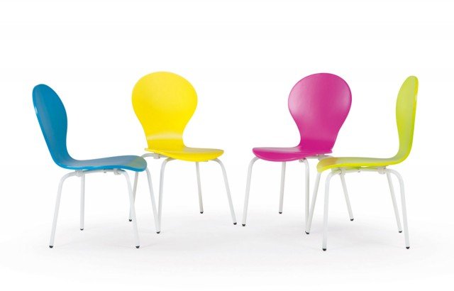 Pensata per bambini dai sei anni in su, la nuova collezione di sedie Mini Kitsch di Made.com ripropone in chiave mini la seduta best seller della collezione. Disponibile in quattro nuove tonalità di colore. Per visionarla in anteprima, appuntamento in via Laura Solera Mantegazza 5. www.made.com/it Pensata per bambini dai sei anni in su, la nuova collezione di sedie Mini Kitsch di Made.com ripropone in chiave mini la seduta best seller della collezione. Disponibile in quattro nuove tonalità di colore. Per visionarla in anteprima, appuntamento in via Laura Solera Mantegazza 5. www.made.com/it