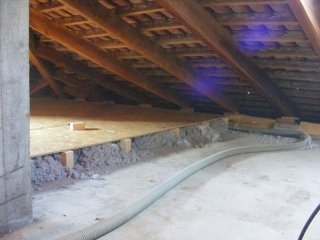 Sottotetto sottoposto a interventi di isolamento con Isofloc Sottotetto sottoposto a interventi di isolamento con Isofloc