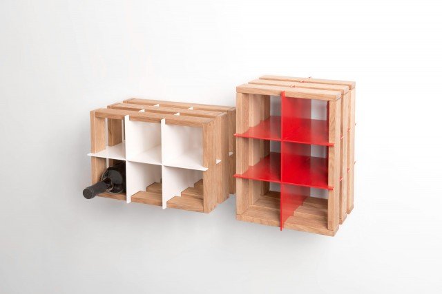 Di Vino di Officinanove è un modulo impilabile che può essere utilizzato sia nella versione d’appoggio sia nella versione a parete. La struttura, che ricorda le vecchie cassette della frutta, è in metallo verniciato e legno di faggio naturale. Misura L 33 x P 23 x H 23 cm. Prezzo 159 euro. www.officinanove.it Di Vino di Officinanove è un modulo impilabile che può essere utilizzato sia nella versione d’appoggio sia nella versione a parete. La struttura, che ricorda le vecchie cassette della frutta, è in metallo verniciato e legno di faggio naturale. Misura L 33 x P 23 x H 23 cm. Prezzo 159 euro. www.officinanove.it