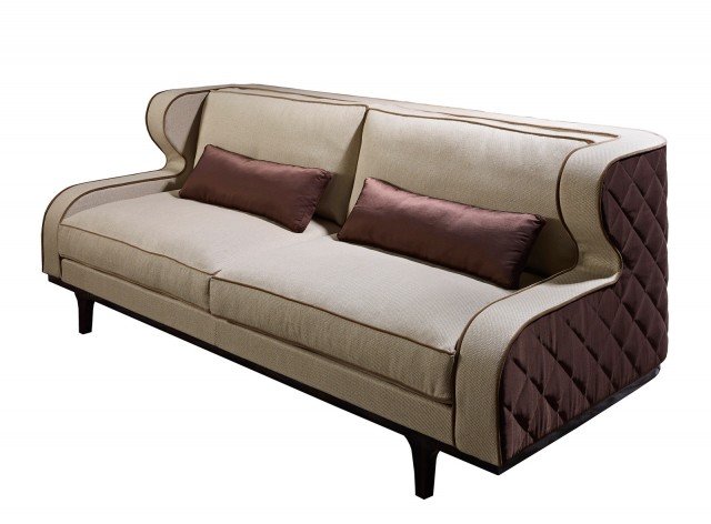 Le Cadre di Patina è impreziosito da un’originale lavorazione trapuntata sui fianchi e sullo schienale; la struttura e le gambe sono in pregiato Ebano lucidato a specchio. Misura L 228 x P 100 x H 85 cm. www.patinafurniture.it Le Cadre di Patina è impreziosito da un’originale lavorazione trapuntata sui fianchi e sullo schienale; la struttura e le gambe sono in pregiato Ebano lucidato a specchio. Misura L 228 x P 100 x H 85 cm. www.patinafurniture.it