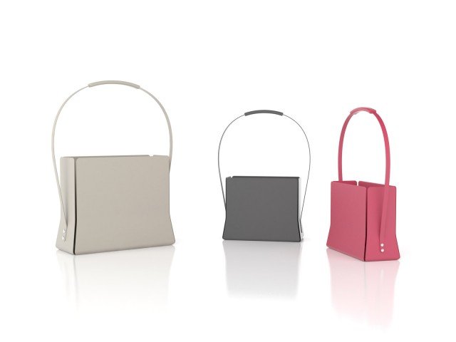 Magazine Bag di Bonaldo è un portariviste interamente realizzato in metallo verniciato caratterizzato da una grande maniglia ergonomica che permette di spostarlo con facilità. www.bonaldo.it Magazine Bag di Bonaldo è un portariviste interamente realizzato in metallo verniciato caratterizzato da una grande maniglia ergonomica che permette di spostarlo con facilità. www.bonaldo.it