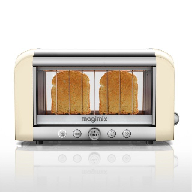 Il design trasparente offre un migliore controllo visivo sul grado di doratura. Con Toaster Vision di Magimix il livello di tostatura si ottiene per mezzo di quattro tubi al quarzo a infrarossi che ripartiscono omogeneamente il calore sul pane. Ha potenza di 1.450 watt e è disponibile nei colori nero, avorio, rosso, cromato e cromato brillante. Prezzo 250 euro. www.magimix.com Il design trasparente offre un migliore controllo visivo sul grado di doratura. Con Toaster Vision di Magimix il livello di tostatura si ottiene per mezzo di quattro tubi al quarzo a infrarossi che ripartiscono omogeneamente il calore sul pane. Ha potenza di 1.450 watt e è disponibile nei colori nero, avorio, rosso, cromato e cromato brillante. Prezzo 250 euro. www.magimix.com