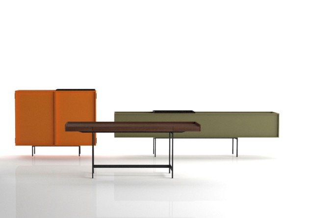 Lochness di Cappellini è una madia coloratissima con due grandi ante a battente laccate che celano all’interno ripiani e cassetti. Esiste anche nella versione in rovere naturale o tinto wengé; sono disponibili il tavolo e la scrivania coordinati. Misura L 147 x P 50 x H 120 cm. www.cappellini.it Lochness di Cappellini è una madia coloratissima con due grandi ante a battente laccate che celano all’interno ripiani e cassetti. Esiste anche nella versione in rovere naturale o tinto wengé; sono disponibili il tavolo e la scrivania coordinati. Misura L 147 x P 50 x H 120 cm. www.cappellini.it